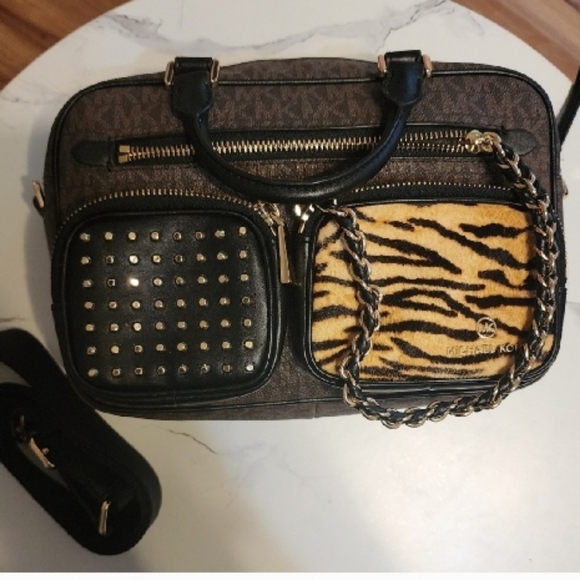 Michael Kors Signature Elliot Studded Messenger Bag Brown Tiger Print Calf Hair - Picture 5 of 9